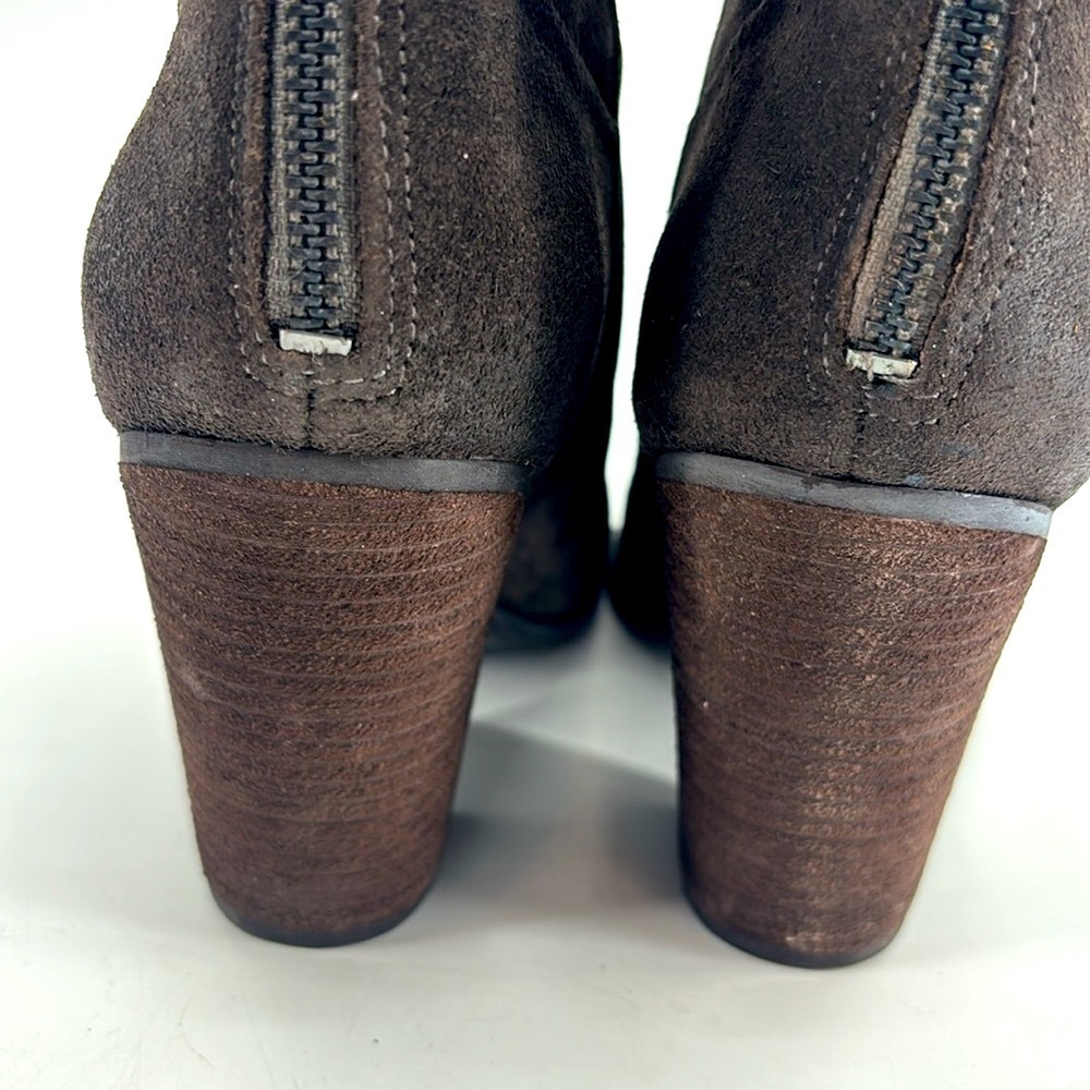 UEC Arturo Chiang brown/ green suede heeled booties with box worn once - Picture 5 of 9